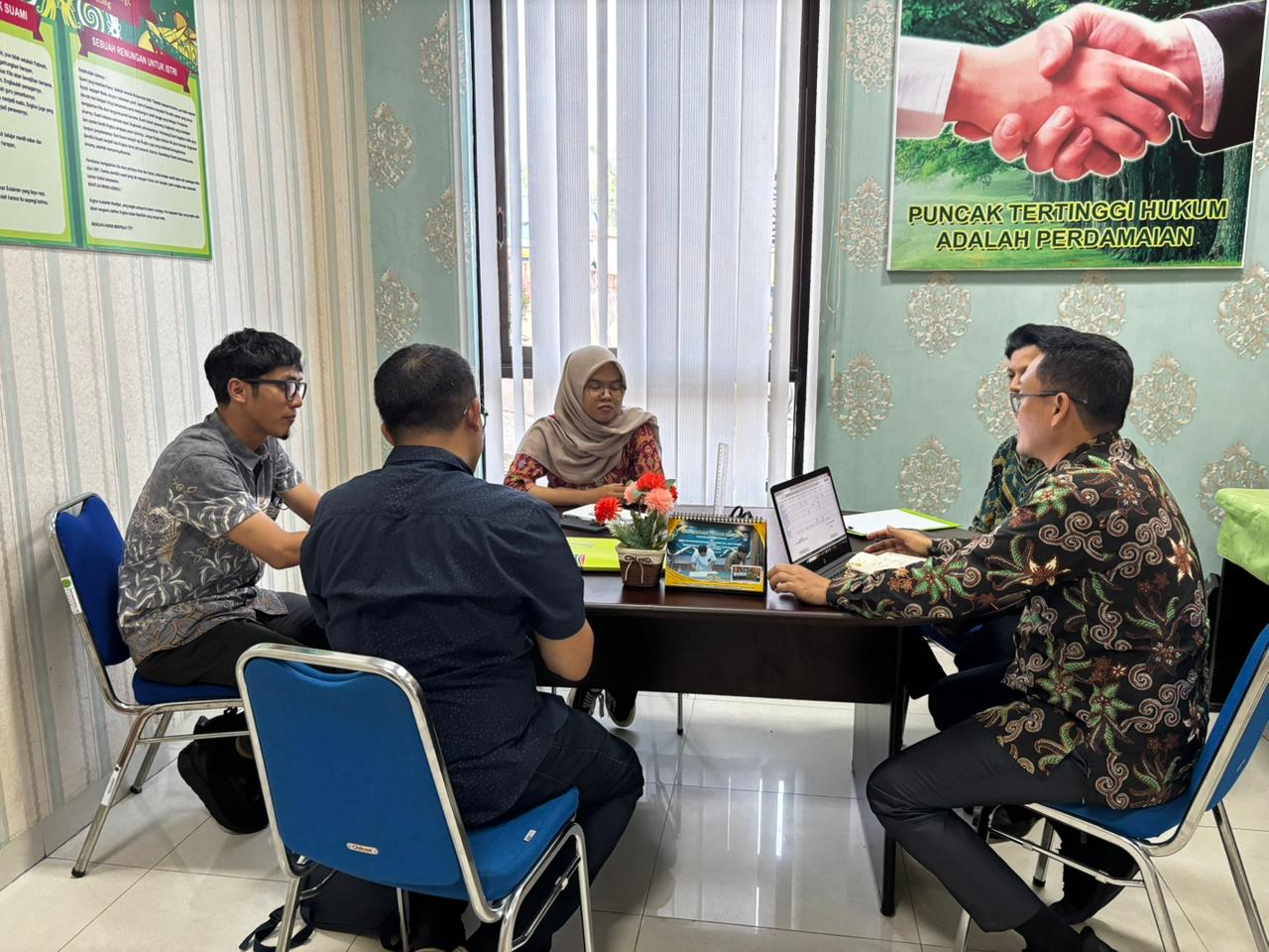 Tingkatkan Keberhasilan Mediasi, Wakil Ketua PA Tarakan Pimpin Monev Mediator Non-Hakim